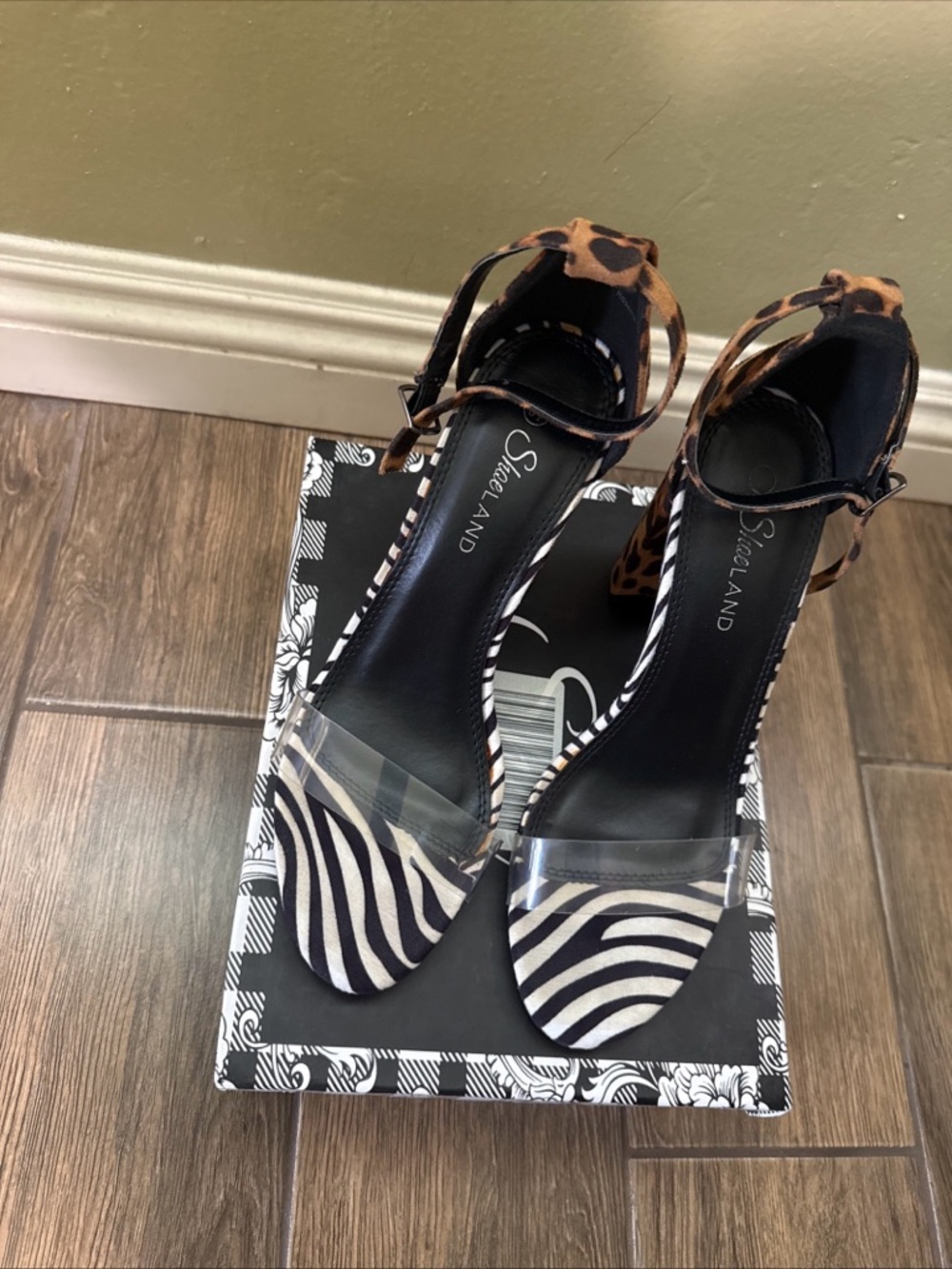 ShoeLAND womans animal Crisscross Strappy 3" Chunky Block Heels Sandals Size 8.5
